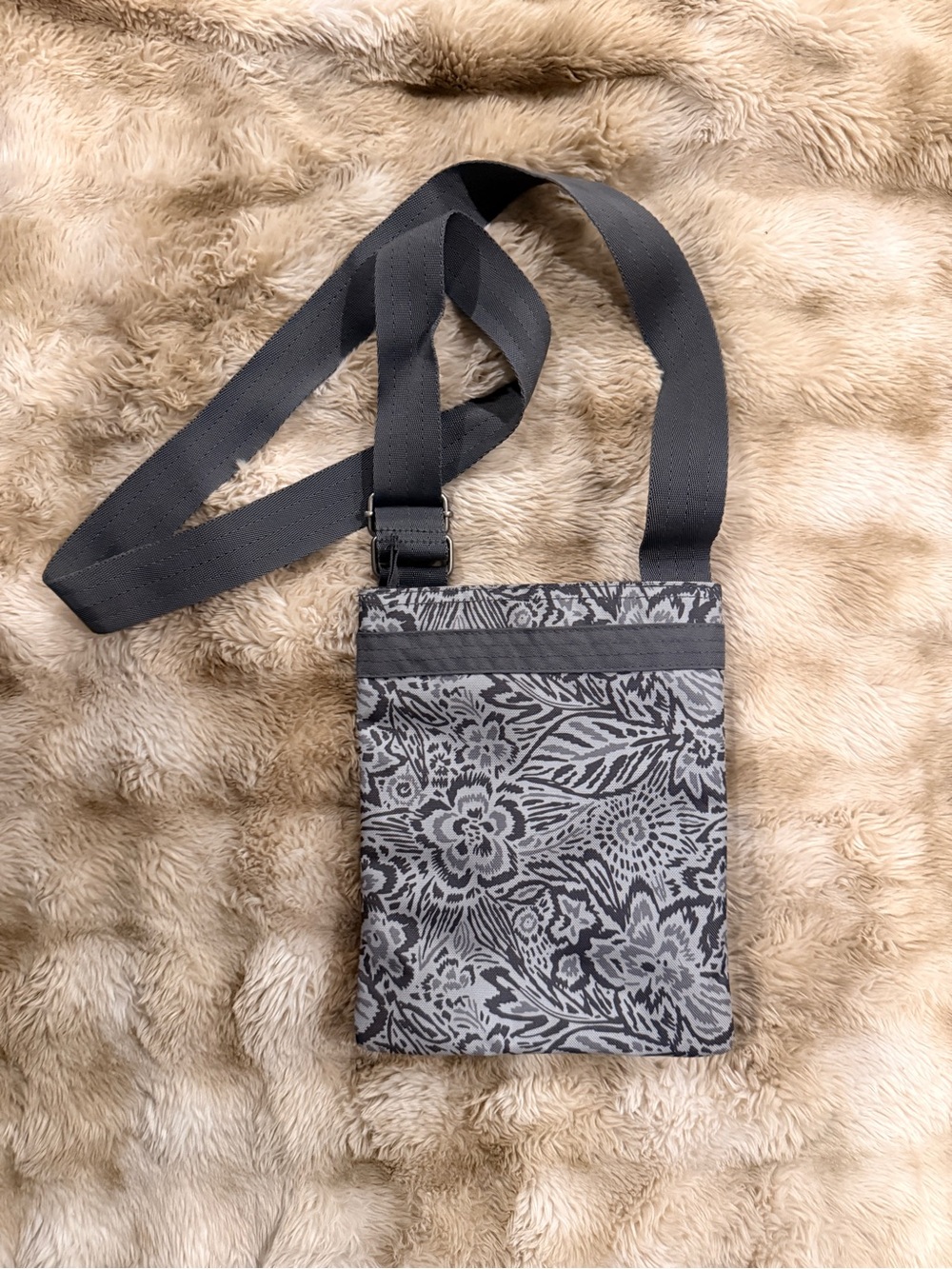 DAKINE Floral Crossbody Bag โ Gray & Black โ Like New - Picture 2 of 3